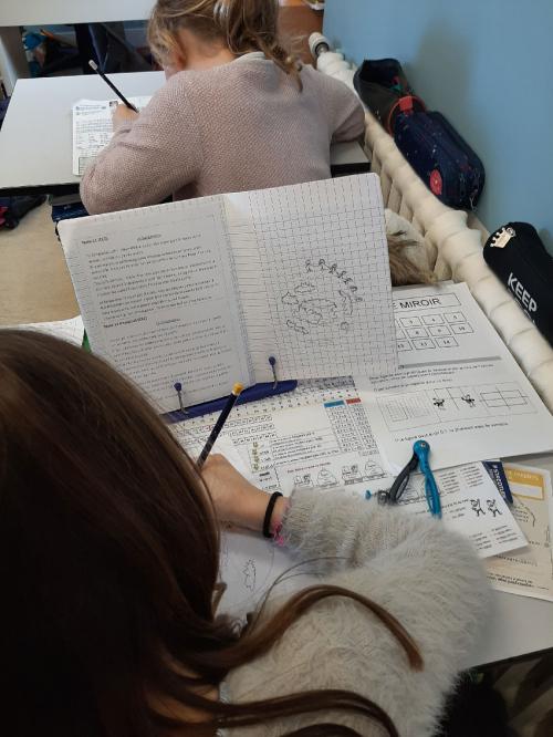 Réflexion des élèves sur le futur logo de l'école